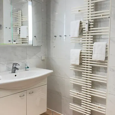 Apartment 1-258, Haus Metropol, Traumhafter See-u Landblick, 11 Etage *